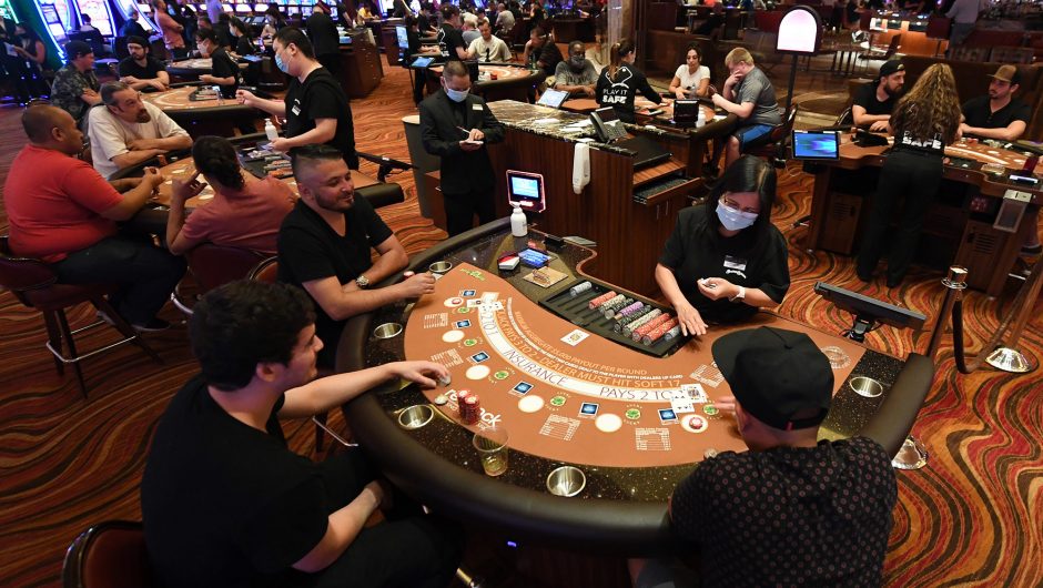 Gamblers ignore COVID-19 safety measures as Las Vegas casinos reopen
