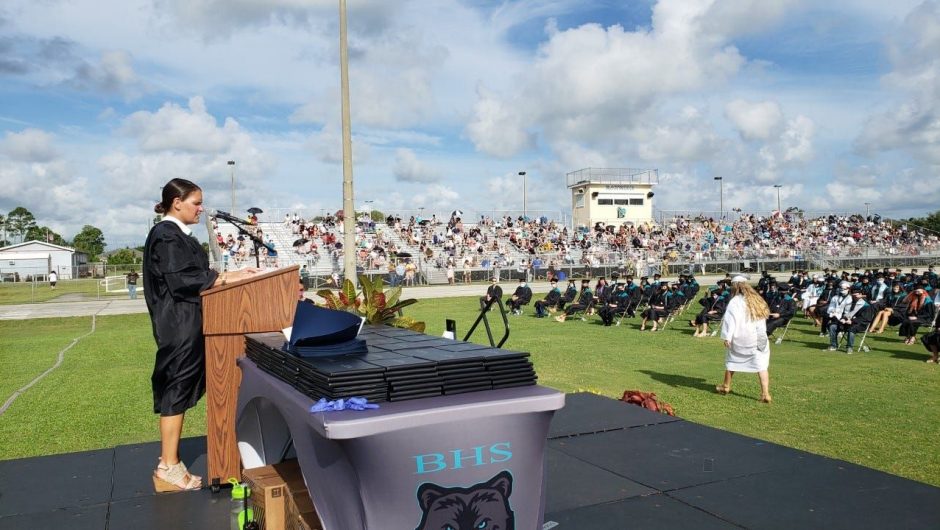 Hundreds to quarantine after COVID-19 case linked to Florida high school graduation ceremony