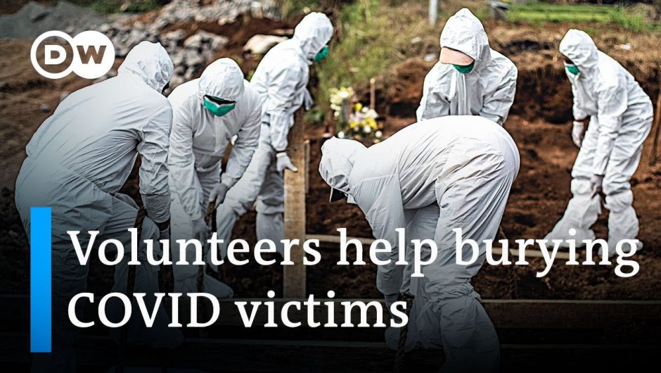 Burial volunteers in Indonesia + Vaccine push in Thailand + Durga Puga in India | COVID latest Asia