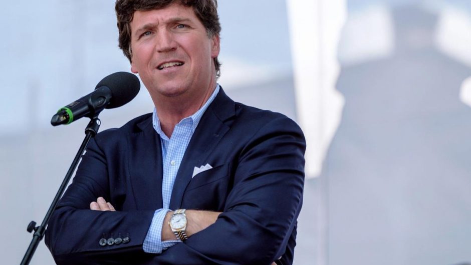 Tucker Carlson and other Fox hosts are holding an event that requires vaccination or a negative COVID-19 test