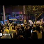 Protestors urge China's President Xi to resign over Covid restrictions – BBC News