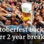 Beer drinkers flock to Oktoberfest despite COVID, inflation | DW News