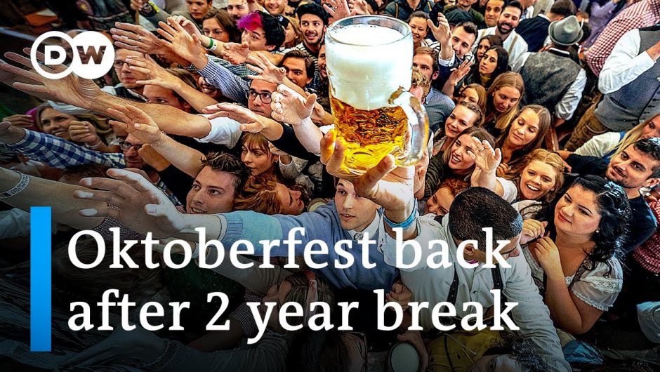 Beer drinkers flock to Oktoberfest despite COVID, inflation | DW News