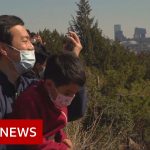 Coronavirus: People in Beijing begin to head outdoors – BBC News
